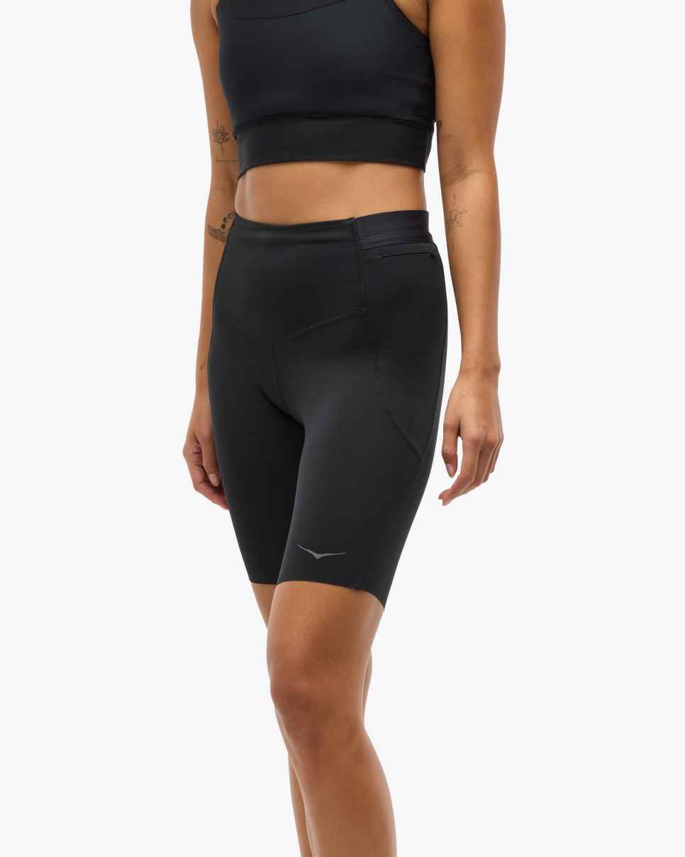 HOKA NOVAFLY 6" KNIT SHORT BLACK MUJER
