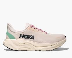 HOKA ARAHI 8 ROSE CREAM MUJER