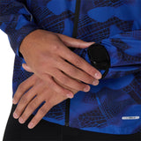 ASICS ROAD LITE SHOW PACKABLE JACKET BLACK DARK COBALT HOMBRE