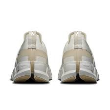 ON RUNNING CLOUDSWIFT 4 WHITE CREAM MUJER